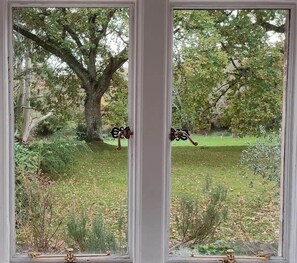 Interior - Arnewood Manor - Countryside View (Sway)