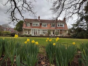Exterior - Arnewood Manor - Countryside View (Sway)