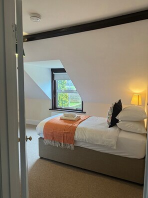 3 chambres, fer et planche à repasser, lit parapluie, Wi-Fi gratuit