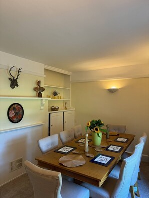 Dining - Red House - Private Bathroom (Hinton)