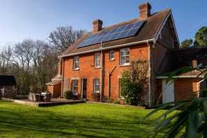 Exterior - Red House - Private Bathroom (Hinton)