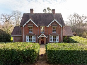 Exterior - Red House - Private Bathroom (Hinton)