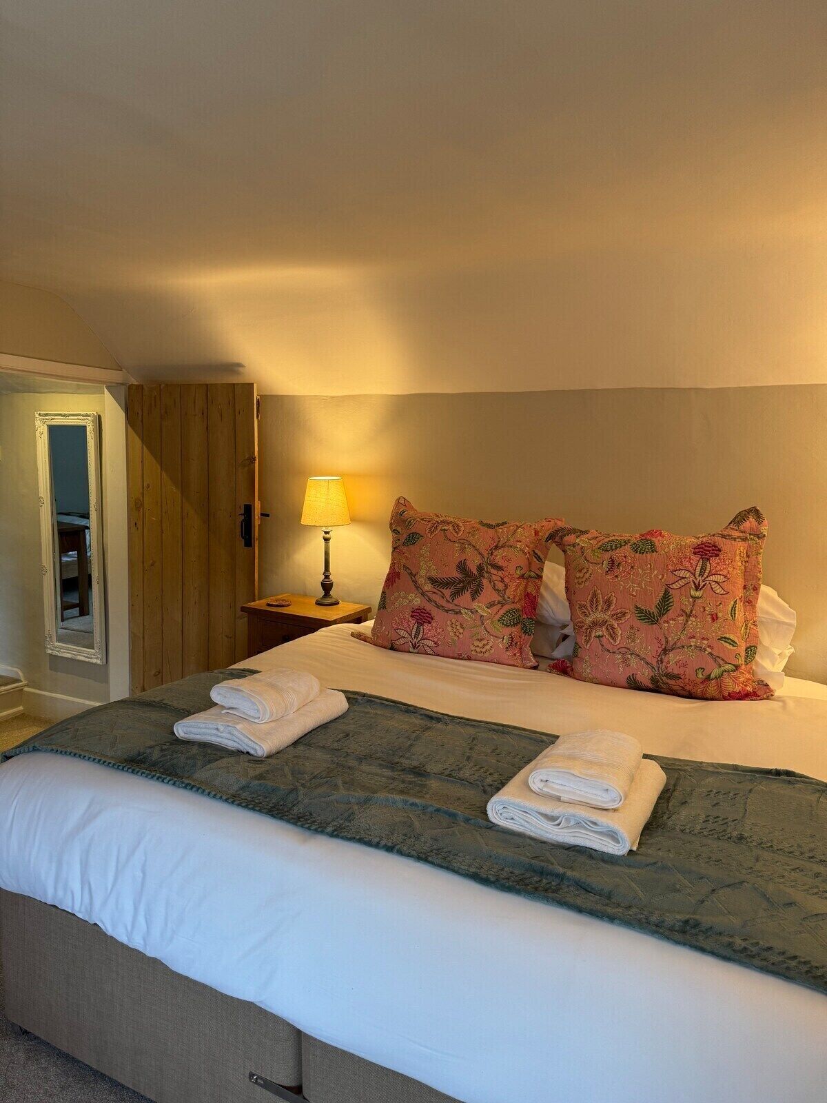 3 bedrooms, iron/ironing board, travel cot, free WiFi