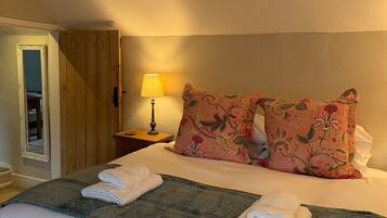 3 bedrooms, iron/ironing board, travel crib, WiFi (free)
