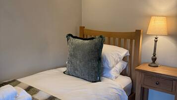 3 bedrooms, iron/ironing board, travel crib, WiFi (free)