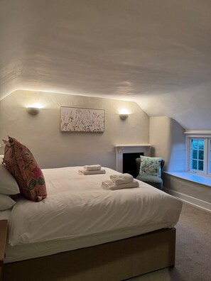 1 bedroom, iron/ironing board, travel cot, free WiFi