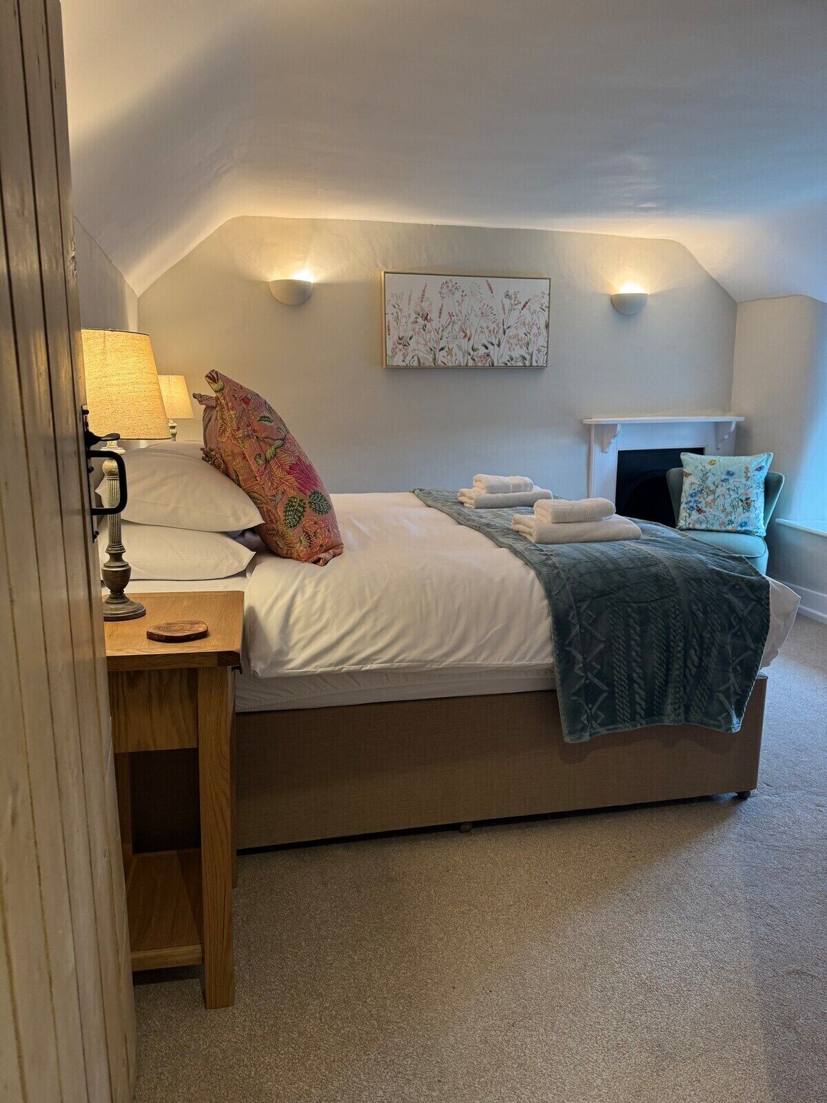 3 bedrooms, iron/ironing board, travel cot, free WiFi