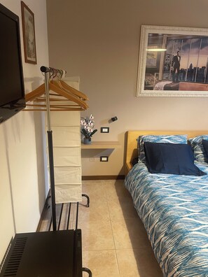 WiFi, bed sheets