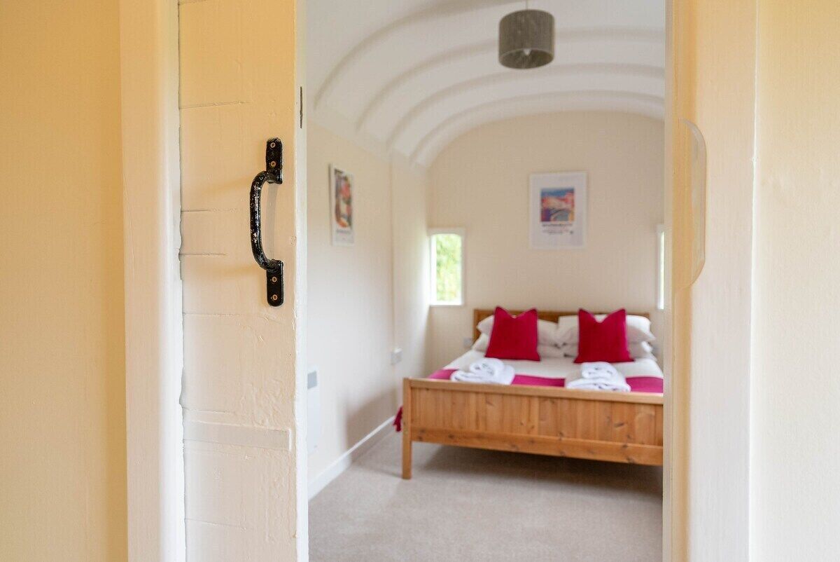 2 間睡房、熨斗/熨衫板、可攜式嬰兒床、免費 Wi-Fi