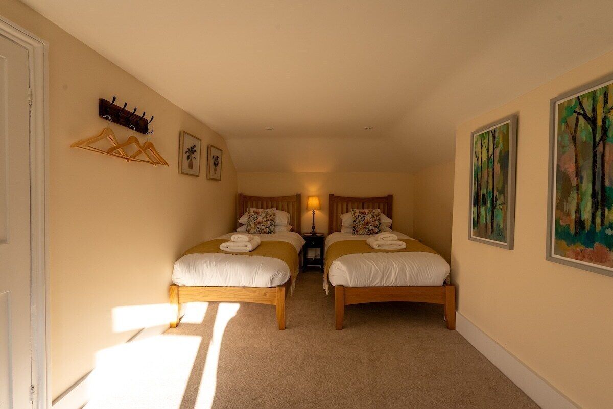 2 bedrooms, iron/ironing board, travel cot, free WiFi