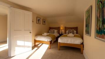 2 bedrooms, iron/ironing board, travel crib, WiFi (free)