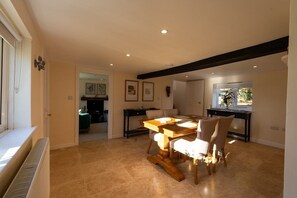 Dining - Hobbs Cottage - Countryside View (Hinton)