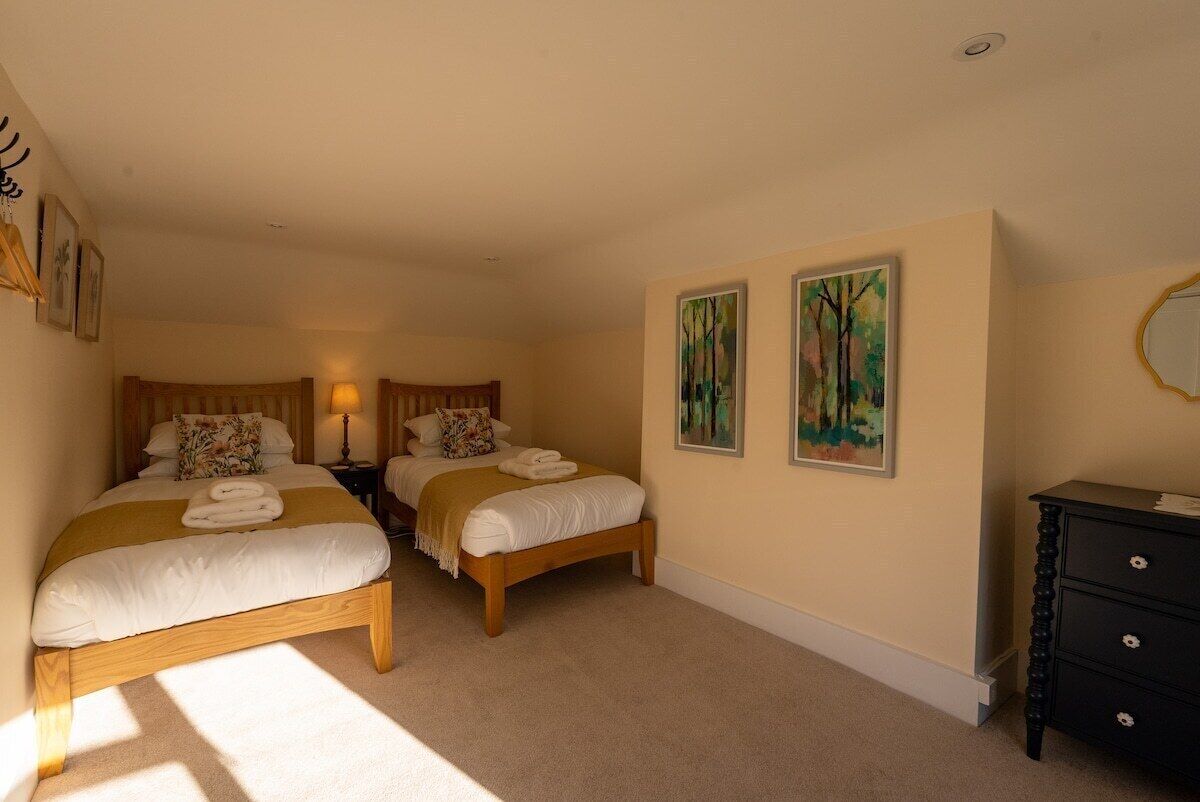 2 bedrooms, iron/ironing board, travel cot, free WiFi