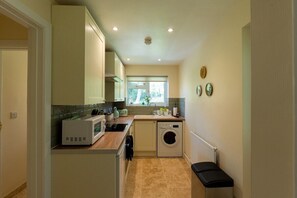 Refrigerador, microondas, horno, cafetera/tetera