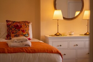 2 bedrooms, iron/ironing board, travel crib, WiFi (free) - Foxglove Cottage - Countryside View (Bransgore)