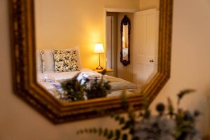 2 bedrooms, iron/ironing board, travel cot, free WiFi