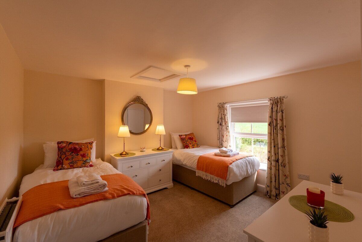 2 bedrooms, iron/ironing board, travel crib, free WiFi