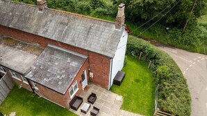 Unclassified image, 3 of 34, button - Rose Cottage - Countryside View (Bransgore)