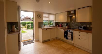 Rose Cottage - Countryside View