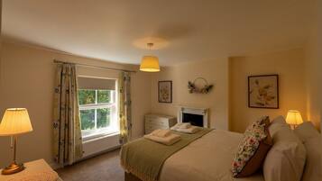 2 bedrooms, travel cot, free WiFi, bed sheets