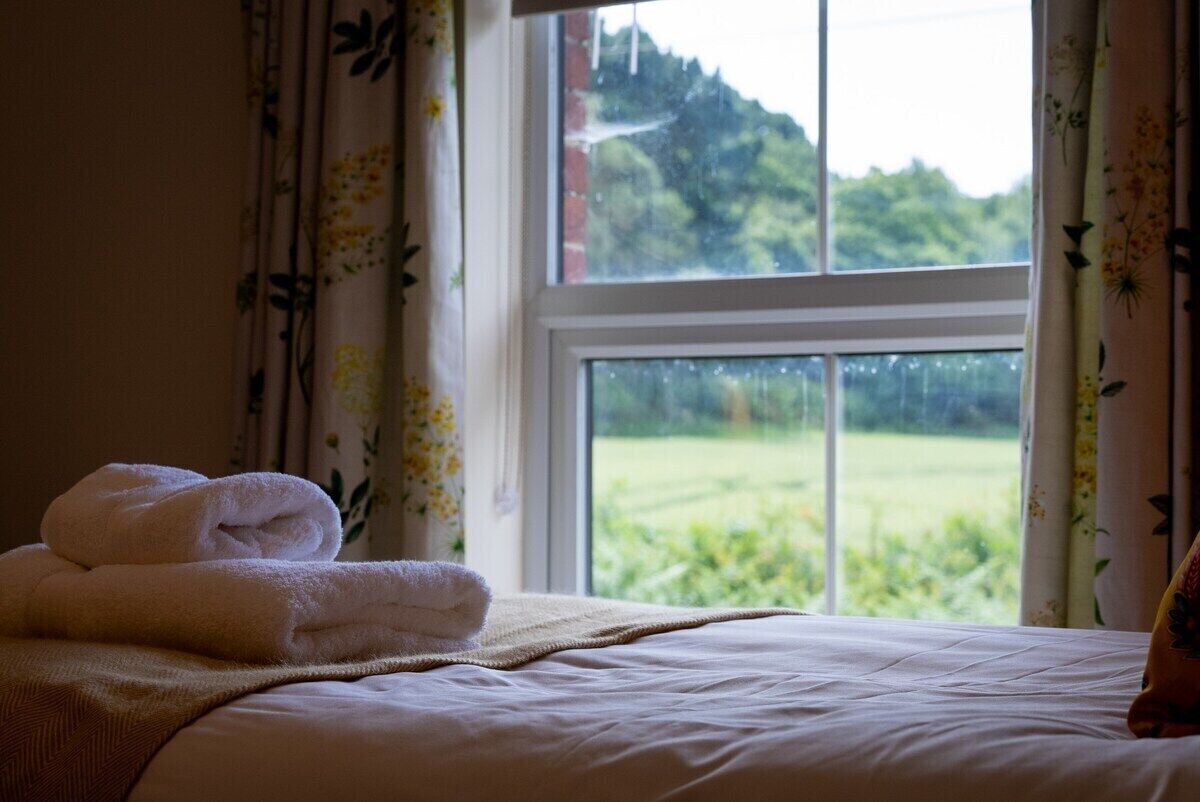 2 bedrooms, travel cot, free WiFi, bed sheets