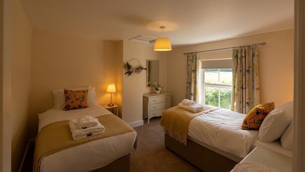 Unclassified image, 1 of 34, button - Rose Cottage - Countryside View (Bransgore)