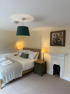 2 bedrooms, travel cot, free WiFi, bed sheets