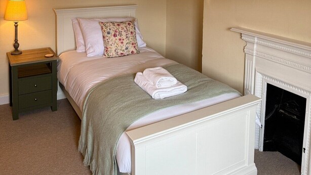 Room - Staplecross Farm Cottage (Burton)