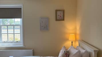 2 Schlafzimmer, Reisekinderbett, kostenloses WLAN, Bettwäsche