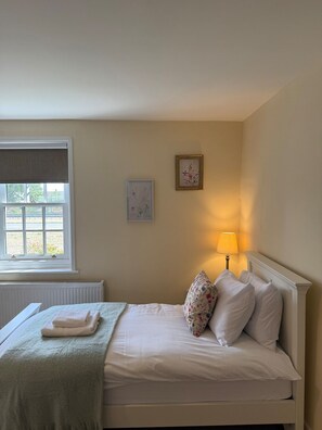 2 Schlafzimmer, Reisekinderbett, kostenloses WLAN, Bettwäsche