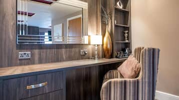 Suite, 1 letto king (Tall King) | Servizio della camera