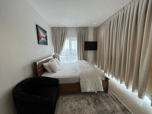 2 bedrooms, iron/ironing board, bed sheets