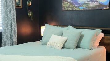 3 bedrooms, desk, iron/ironing board, travel cot