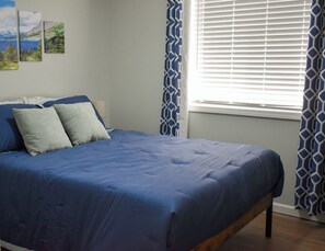 3 bedrooms, desk, iron/ironing board, travel cot