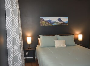 3 bedrooms, desk, iron/ironing board, travel crib