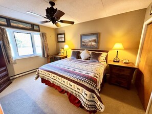 3 bedrooms, desk, iron/ironing board, WiFi