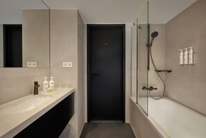 Premium Room, 2 Double Beds | Bathroom | Rainfall showerhead, hair dryer, towels, soap - Courtyard By Marriott Ghent (Ghent)