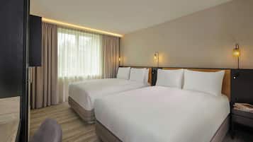 Premium bedding, in-room safe, desk, iron/ironing board