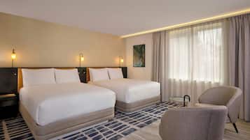 Premium kamer, 2 tweepersoonsbedden | Luxe beddengoed, een kluis op de kamer, een bureau, geluiddichte muren