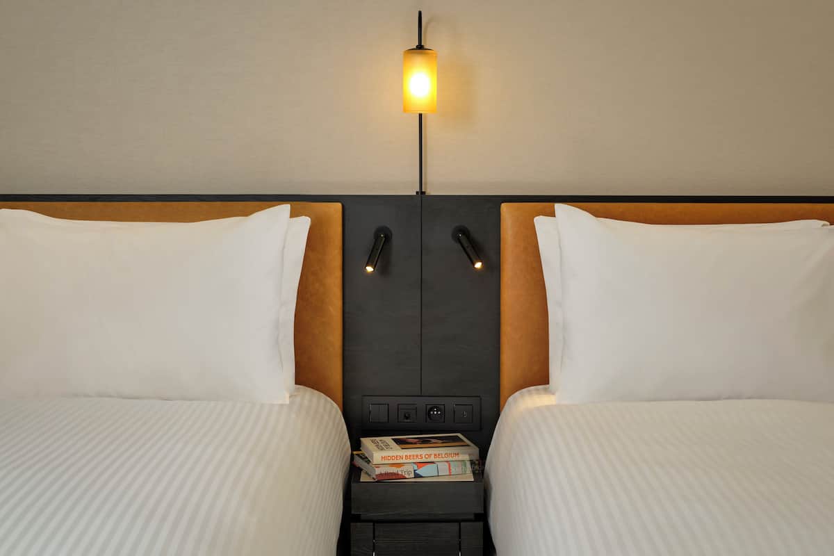 Hochwertige Bettwaren, Zimmersafe, Schreibtisch, schallisolierte Zimmer