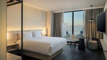 Deluxe Room, 1 King Bed, Non Smoking, Terrace