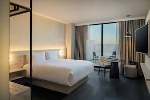 Deluxe Room, 1 King Bed, Non Smoking, Terrace