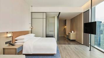 In-room safe, laptop workspace, blackout drapes, iron/ironing board