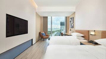 Quarto, 2 camas de casal, vista para a baía | Cofres nos quartos, espaço de trabalho para notebook, cortinas blackout