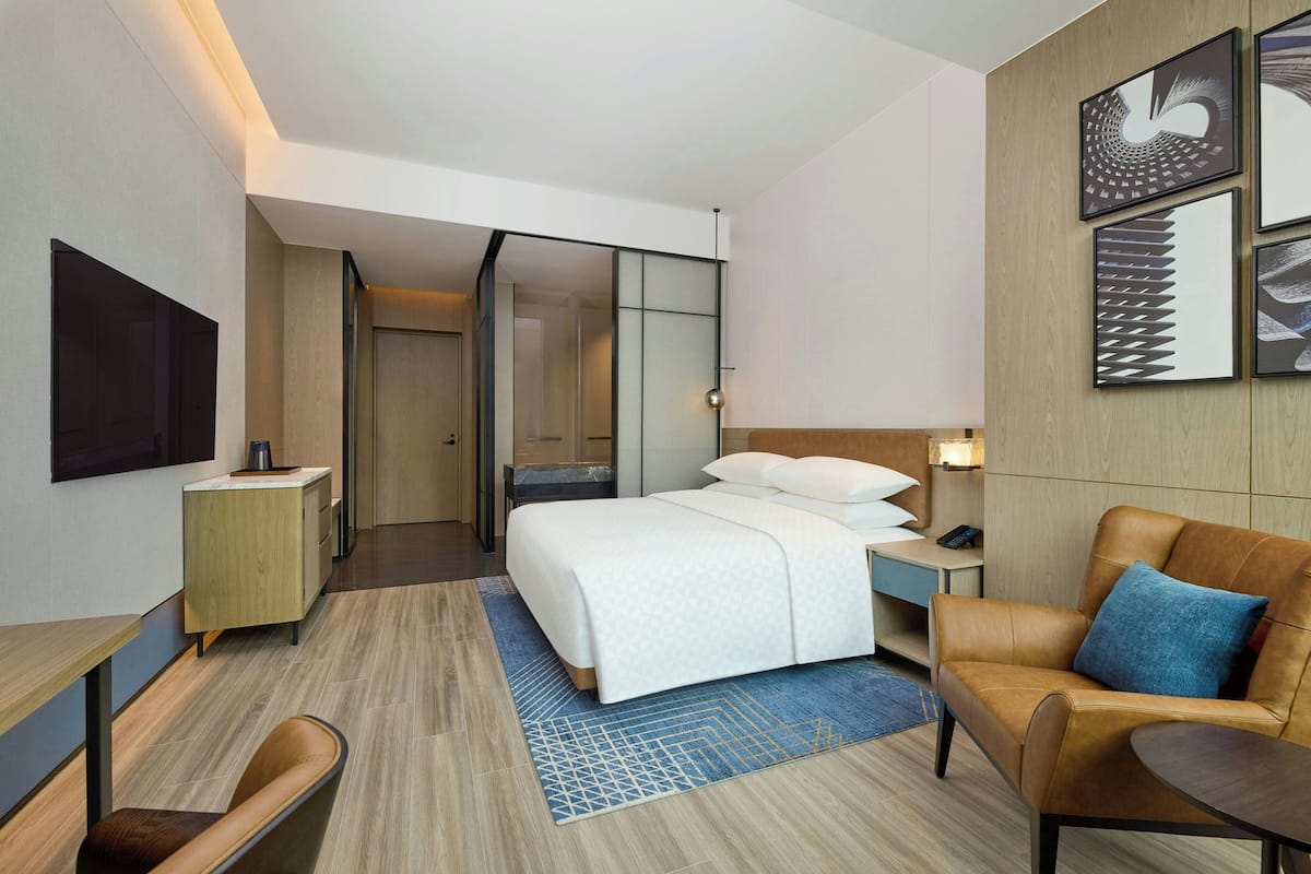 Superior Room, 1 King Bed, City View