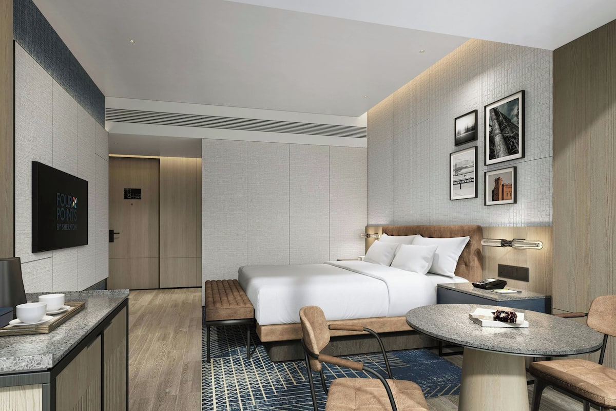 Superior Room, 1 King Bed, River View