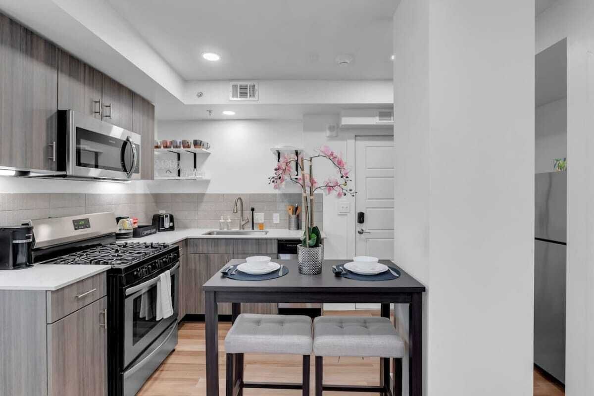 Kylskåp, mikrovågsugn, ugn och spishäll