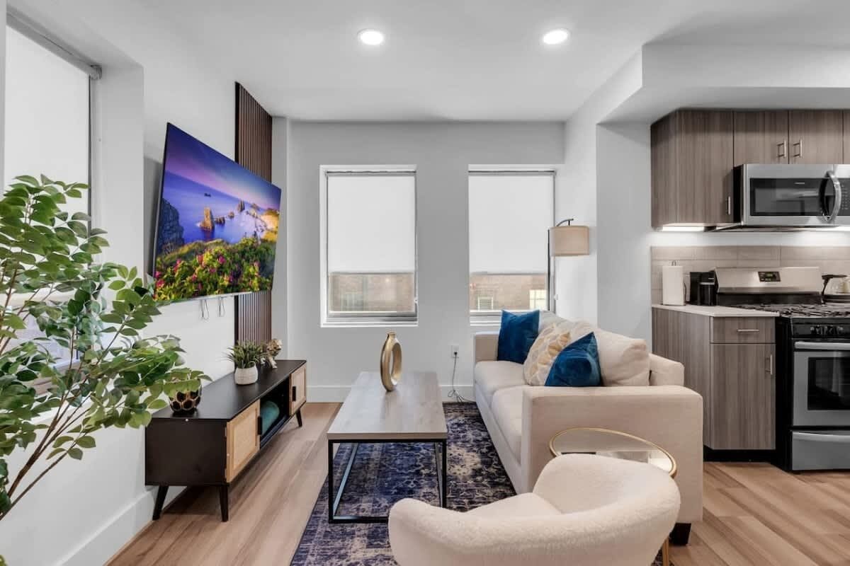 Una televisión, una oficina