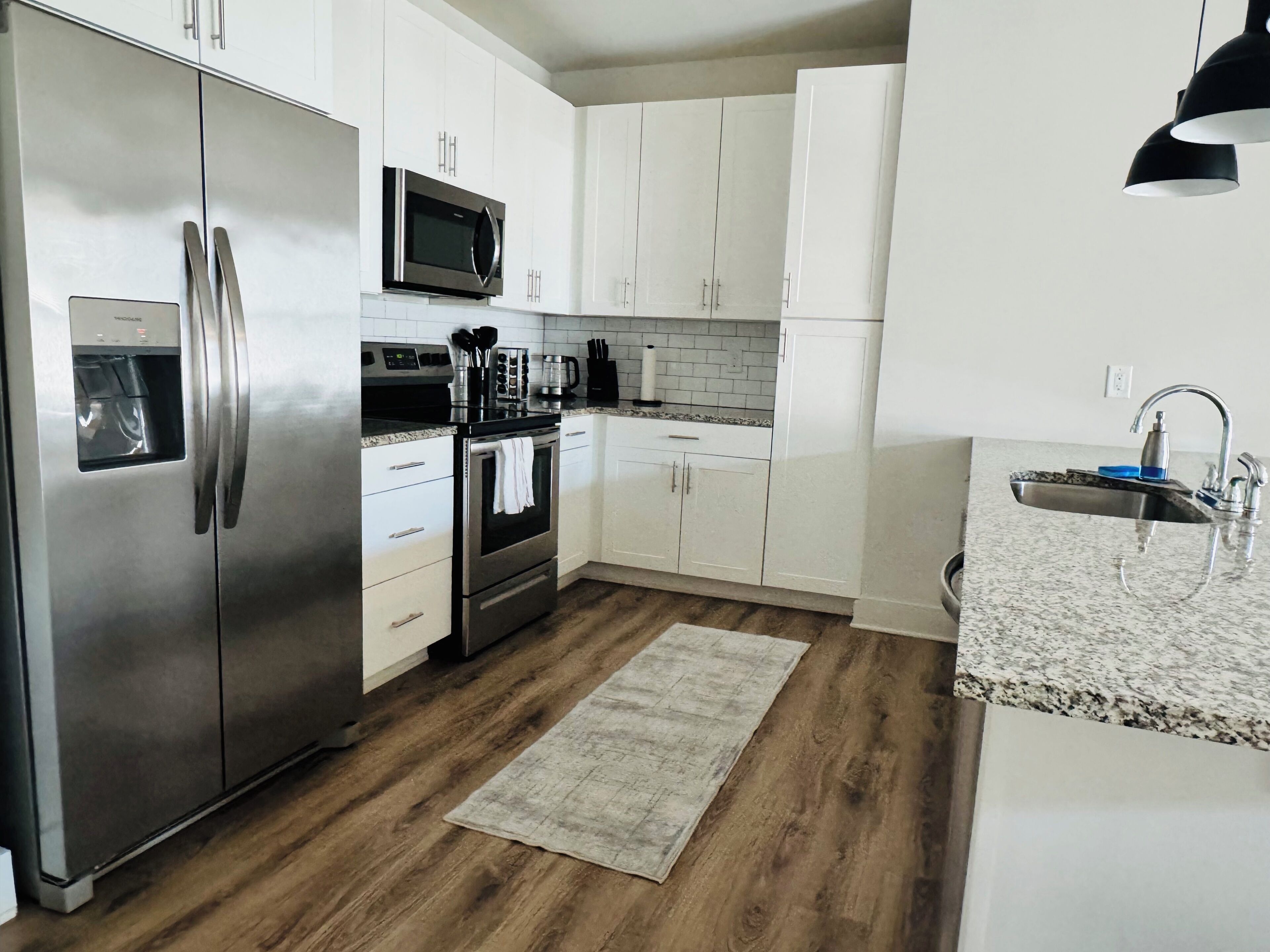 Micro-ondes, plaque de cuisson, lave-vaisselle