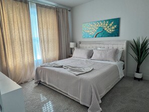 2 室のベッドルーム、アイロン / アイロン台、WiFi、ベッドシーツ